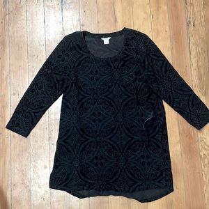 Wrist sheer black tunic